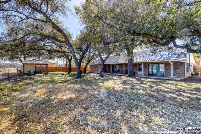 36 Pecan Dr Leakey, TX 78873